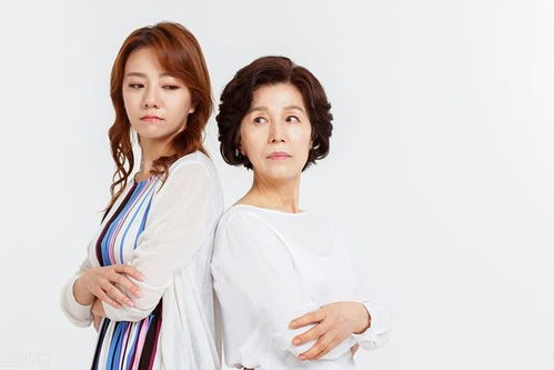 《男方婚前给女方父母买衣服：传统礼仪的现代演绎，如何做到得体又温馨？》