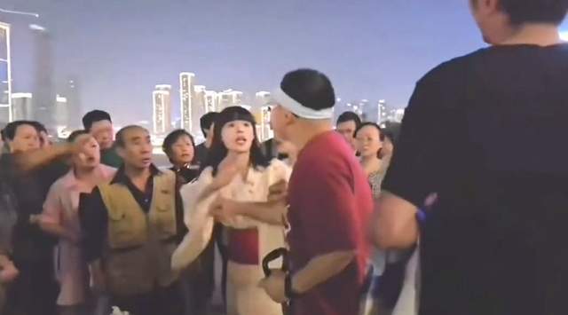 携手共进：两位女生携手，能创造怎样的奇迹？