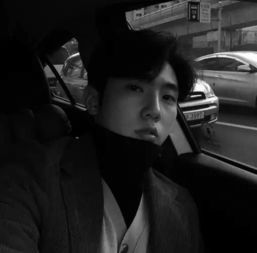 《“下头”一词背后的社交心理：揭秘男生评价的深层含义》