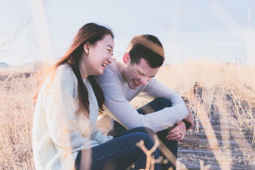 爱情迷局：他明爱你却与她亲密，揭秘心理动机与应对策略