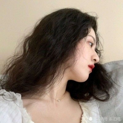 《浪漫攻略：揭秘哄女孩开心的五大情话套路，让爱情升温！》