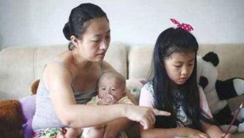 孩子目睹父母亲密,如何引导孩子正确看待?