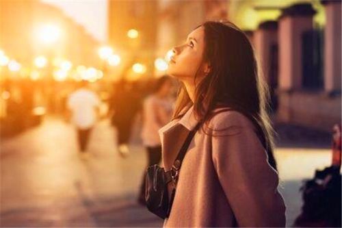 《三句真言，挽回女人心：如何用话语重建情感桥梁？》