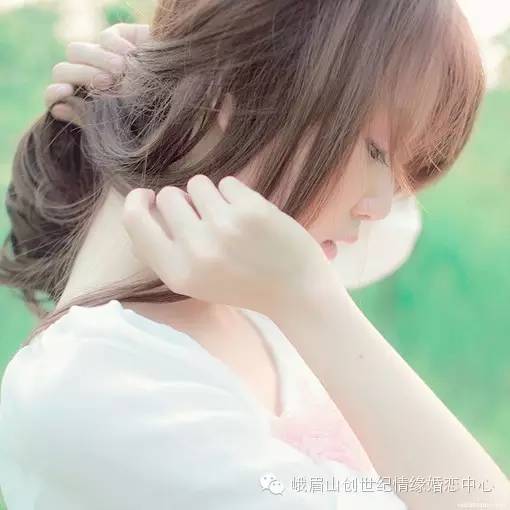 《女性一躺床上头有点晃？揭秘睡眠中的安全隐患及应对策略》