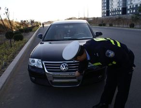 《婚姻里的汽车:如何处理共享与归属感?揭秘汽车在婚姻中的处理之道》
