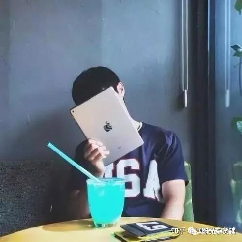 办公室恋情：男生女生在一起上班，尴尬与否？