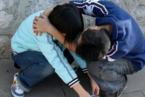 《早恋风波:少女心动的代价,父母焦虑的背后——当男生“跑路”成为焦点》