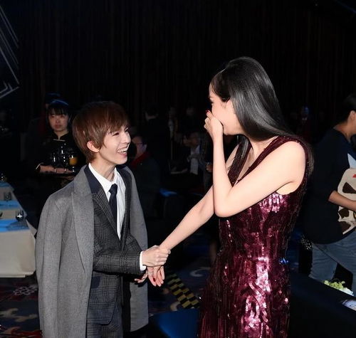 《当红男艺人遭遇女方劈腿:情感危机下的明星生活揭秘》