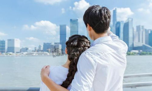 《分手后的深情余温:揭秘女生分手后仍爱的五大迹象》