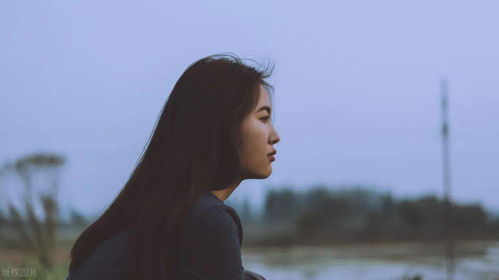 《越爱越上头的星座女：揭秘水瓶座的浪漫攻略》