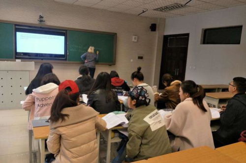《分手两个月,为何心里却更加难受?揭秘心理重建之路》