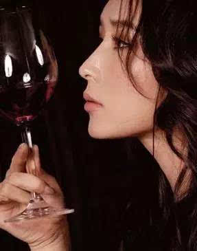 《酒后失态？如何温柔呵护酒后“上头”的女生？》