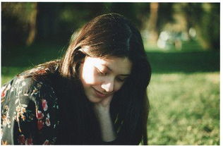 《爱在风中摇曳：与女生相恋，如何营造安全感？》