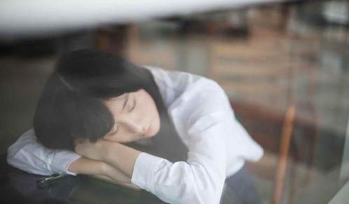 《分手后，如何挽回爱情？揭秘挽回爱情的黄金法则》