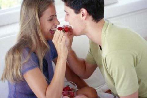 揭秘恋爱中的“第三者”：男朋友看别的女生的心理解析与应对策略