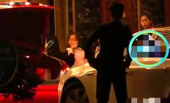 神秘女子换衣后急速逃离，背后真相令人震惊！