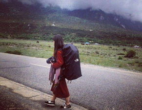 《穷游女生的搭车套路：如何用最少的钱开启全球视野？揭秘旅行中的智慧与勇
