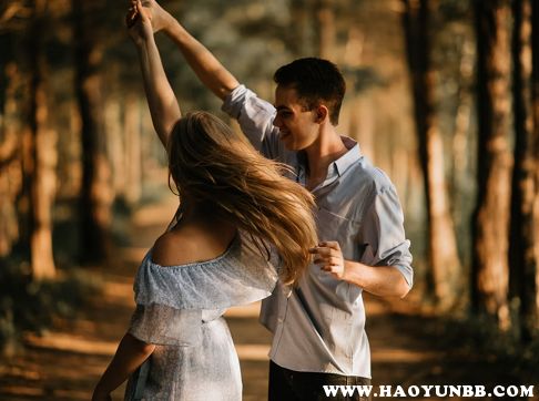 《追求有男友女生的挑战：如何优雅地处理三角关系？》