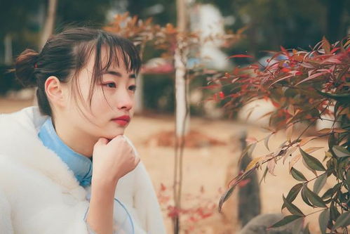 《分手半年后，为何才开始难过？揭秘心理恢复的微妙过程》