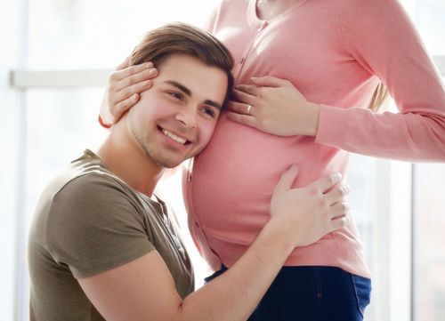 《怀孕期老公出轨，如何应对这突如其来的打击？》