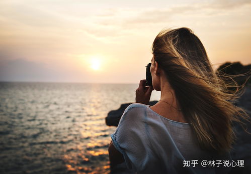 过度依赖，感情中的“绑匪”还是“守护者”？——揭秘感情中把另一半放得太