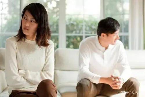 精神出轨的阴影：揭秘老公精神出轨对妻子伤害的深度与广度