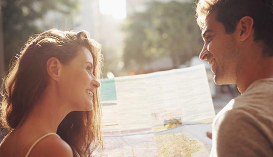 《与40岁魅力女性约会的秘诀：如何赢得她的心？》