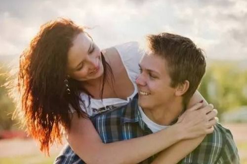 挽回老公后，如何重筑幸福婚姻的坚实基石？