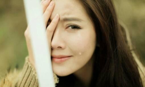 《女生会后悔错过吗？——深度解析错过爱情的代价与应对策略》