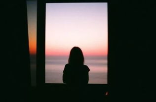 《感觉男友不再爱你，却又不放手？揭秘情感困境中的应对策略》