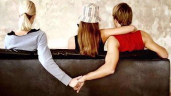 《梦见女友出轨：是征兆还是心理折射？解梦解析及应对指南》