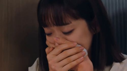 《梦境解析：为何梦见男友出轨自己却哭得伤心？揭秘心理奥秘》