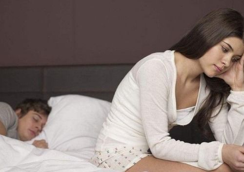 《揭秘婚姻裂痕：如何洞察妻子出轨的蛛丝马迹？》