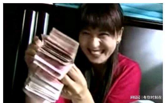 婚后“钱归女管”：男性为何选择信任妻子理财？