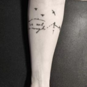 纹身反悔？揭秘如何正确处理男生纹身后的悔意