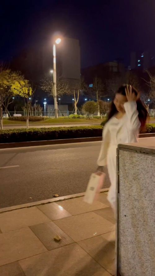 《分手后的心理战：如何洞察对方的伤心？揭秘洞察技巧与心理建议》