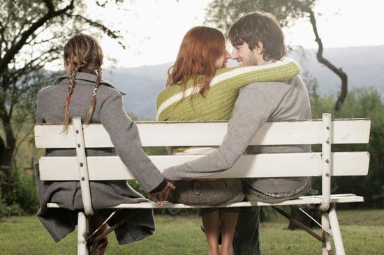 《老公与小三：是爱情还是利益的纠葛？揭秘婚外情的真实面貌》