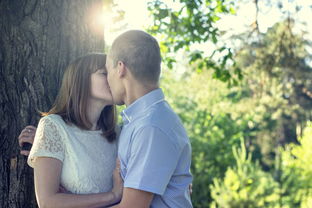 《分手时男生说女生后悔，究竟何意？深度解析分手话语背后的心理》