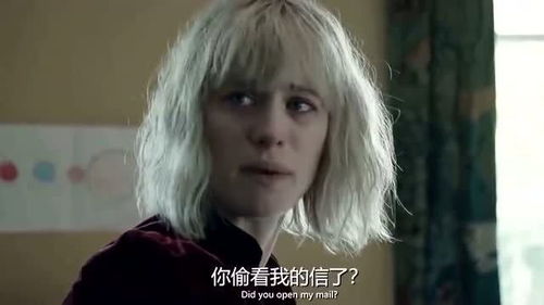 女性小胡子现象揭秘：是趋势还是困扰？