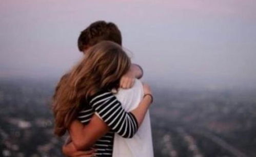 《女生是否该容忍男友的女闺蜜？揭秘亲密关系中的边界与信任》