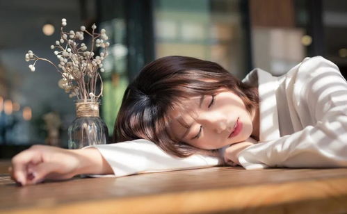 《不爱，为何分手后仍难受？揭秘分手后的心理困境与应对策略》