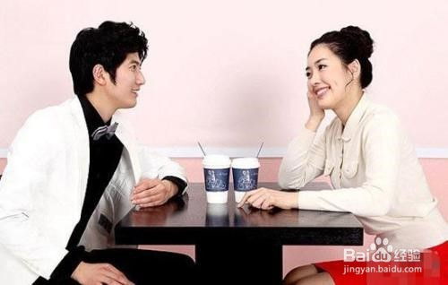 《约会聊天攻略：如何与女生开启愉悦对话？》