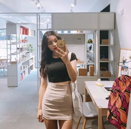 《女人劈腿却深爱男友？揭秘情感三角中的复杂心理》