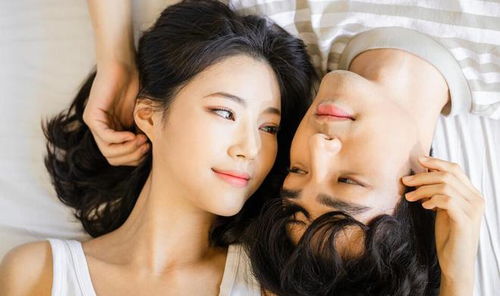 《大龄女生同居现象解析：趋势、挑战与应对策略》