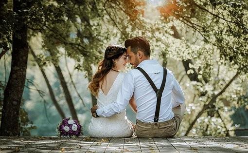 《婚姻保鲜术：揭秘婚后感情变淡的真相与对策》