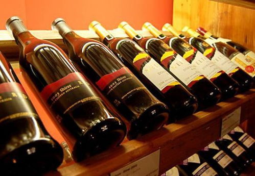 《红酒的魅力：喝到“上头”还是“不上头”？女性消费者的选择解析》