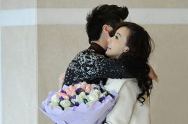 【揭秘】美女与美女与男子亲密关系：社交心理解码