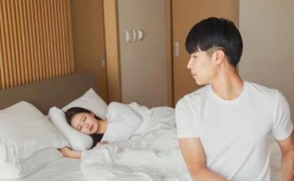 《离婚风波再起：前夫小三纠缠不断，如何应对这场心理战？》