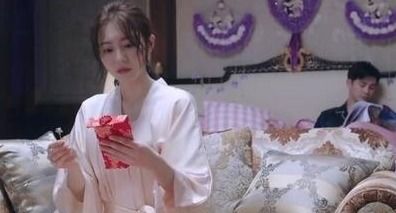 《婚姻中的爱意消逝：如何面对与挽救？》