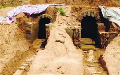 女坟墓埋在屋上头：揭秘民间传统与建筑安全之间的微妙平衡